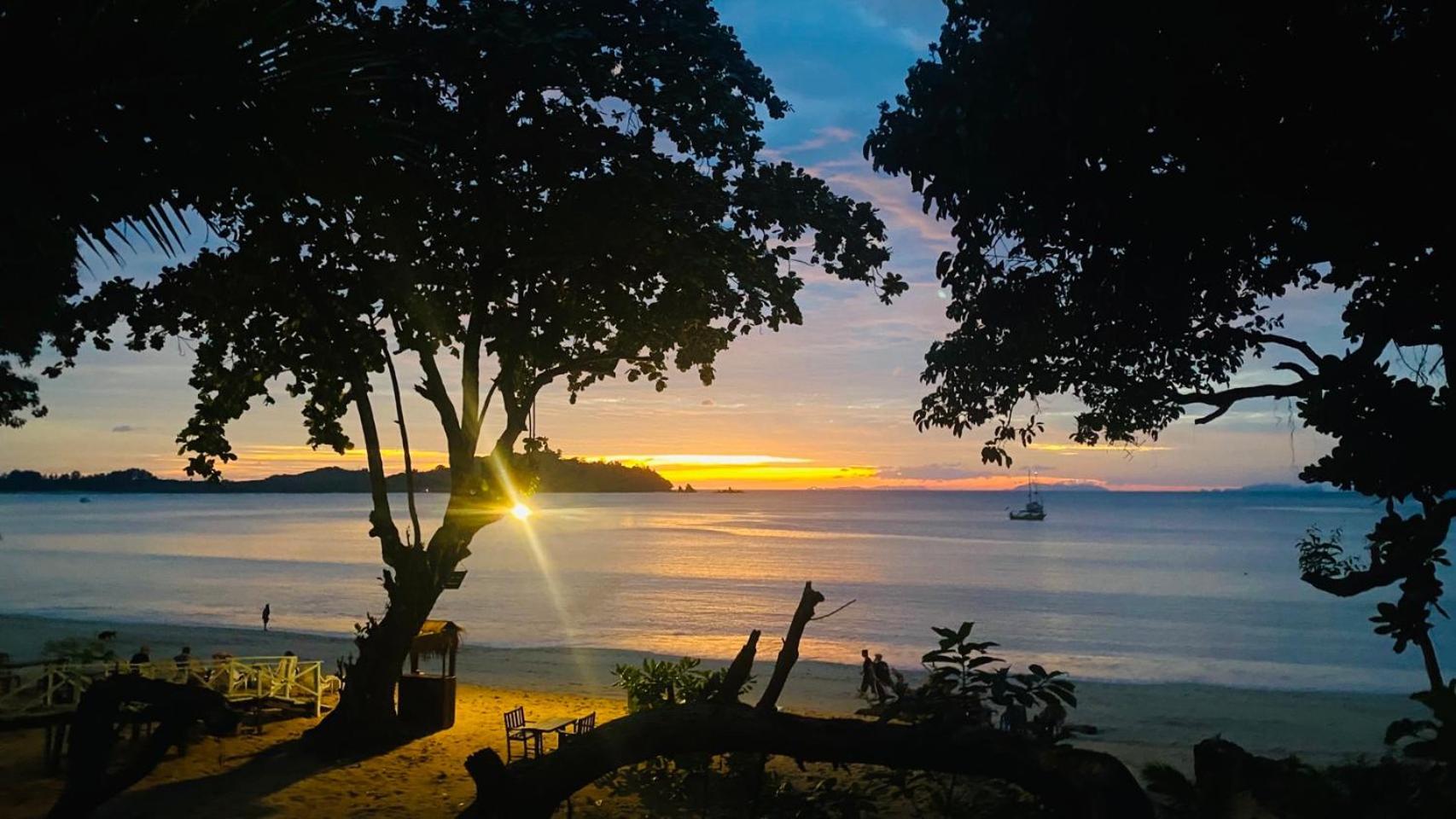 Banana Resort Koh Phayam Luaran gambar